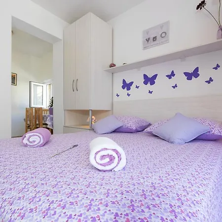 Nona 1 * Hvar Town