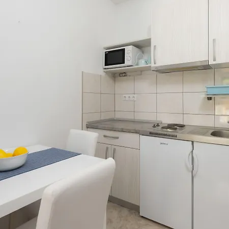 Apartman Nona 1 *